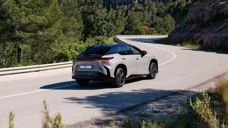 Lexus RZ - Mobilsiden.dk