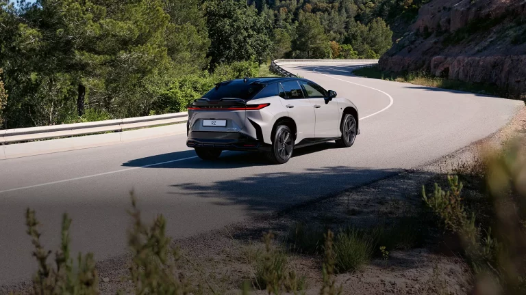 Lexus RZ - Mobilsiden.dk
