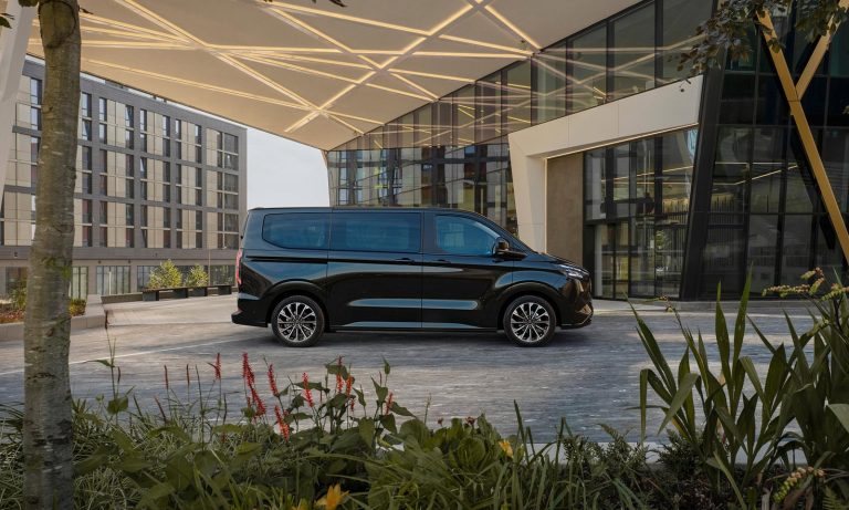 Ford E-Tourneo Custom - Mobilsiden.dk