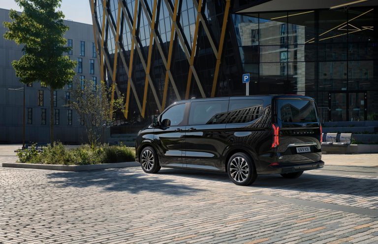 Ford E-Tourneo Custom - Mobilsiden.dk