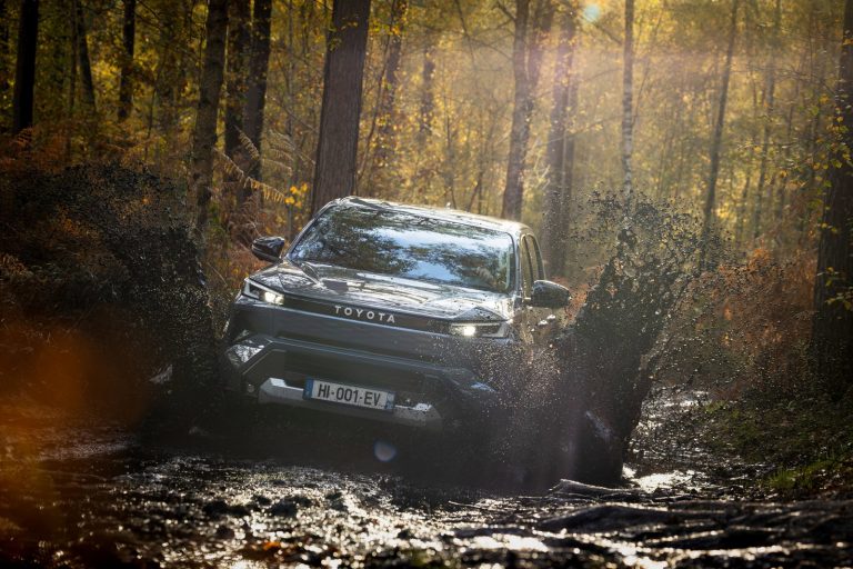 Toyota Hilux Electric - Mobilsiden.dk