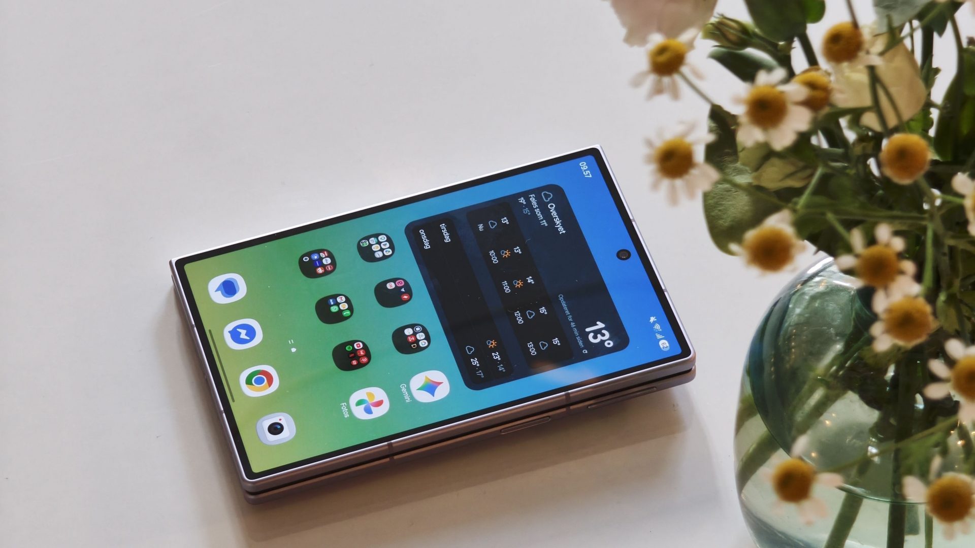 Efter syv år: Samsung rammer endelig plet med foldbar mobil