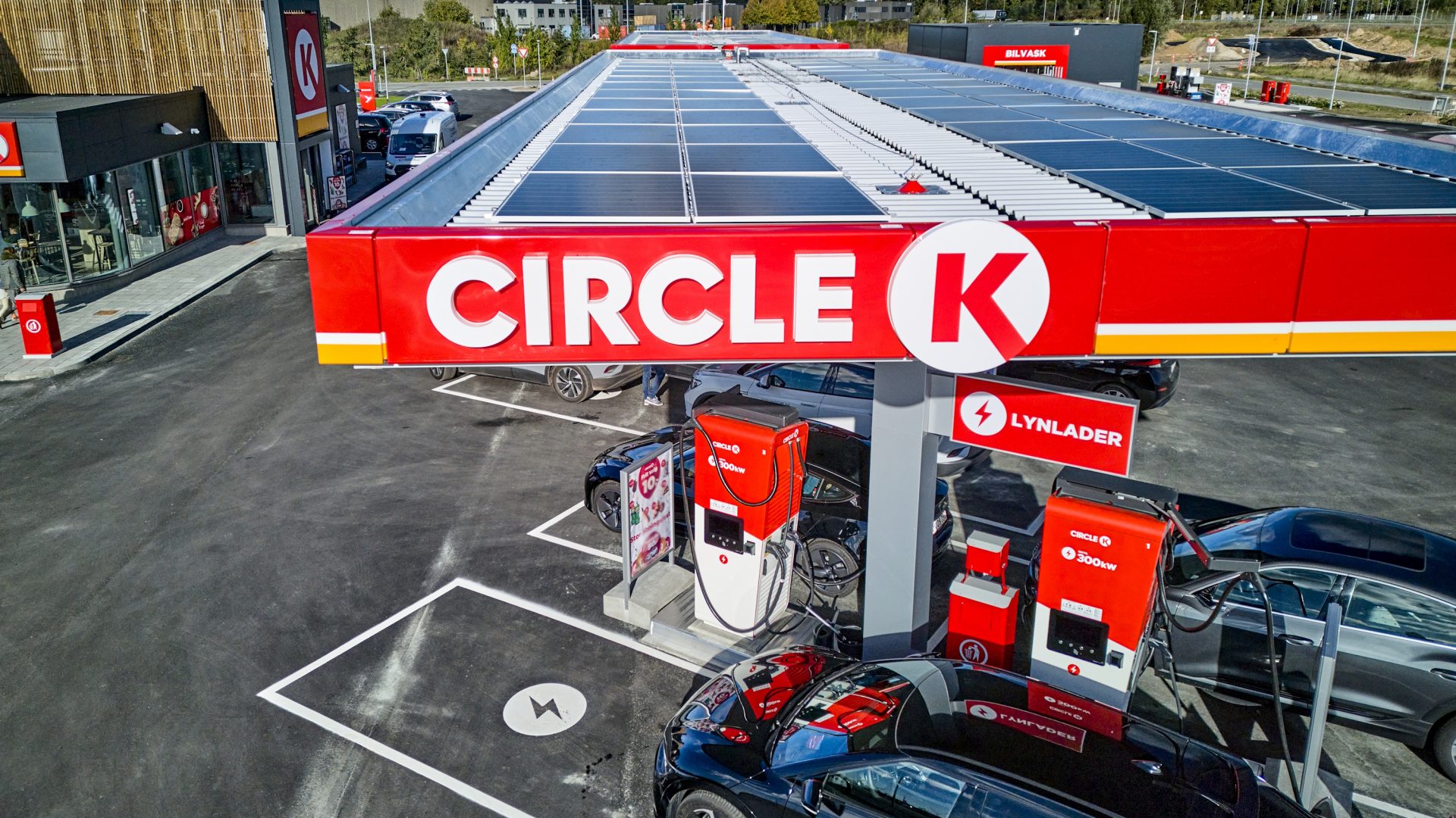 Ladestandere erstatter benzinpumper på tankstationerne