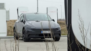 Tesla bygger de første ægte V4-Superchargere i Danmark