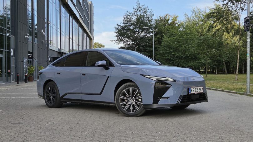 Test af Lexus ES – luksuriøs flyder hæmmet af forældet teknik