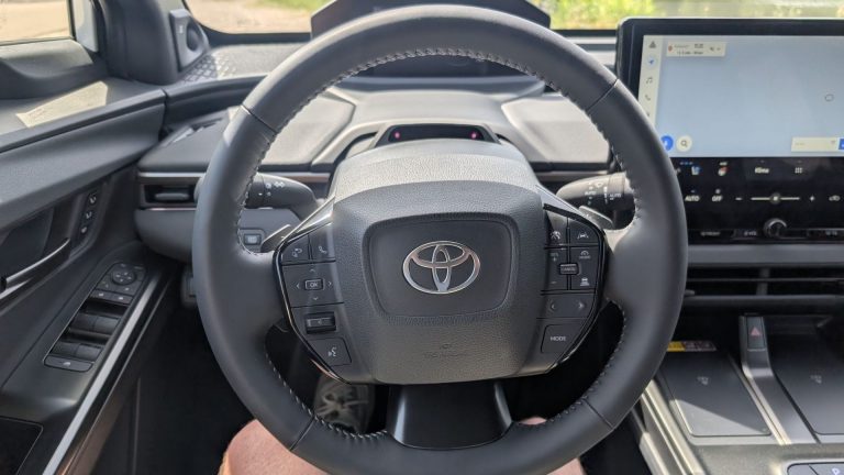Toyota udfordrer Tesla FSD i 2028 – men du bærer stadig ansvaret
