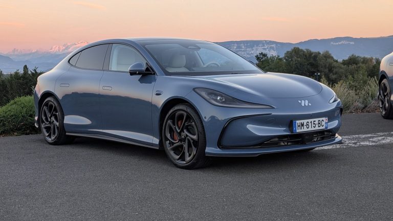 Test af MG IM5 – luksuriøs og lynhurtig sedan til spotpris