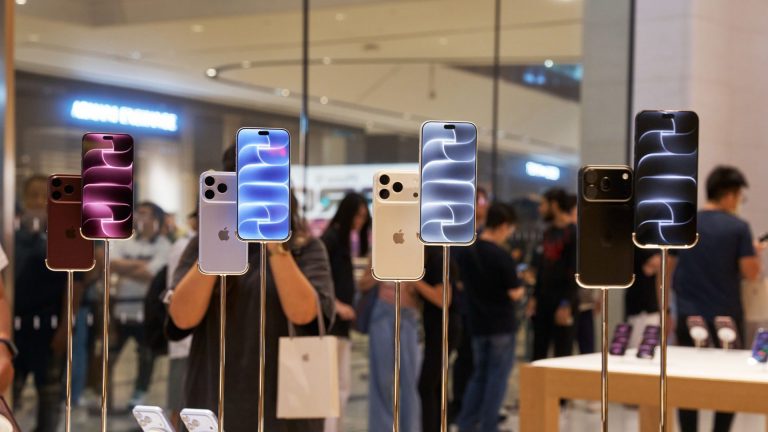 Nye iPhones i butikkerne – men den store nyhed mangler