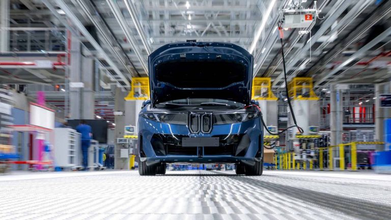 Kæmpe succes for BMW: Bygger nu iX3 døgnet rundt