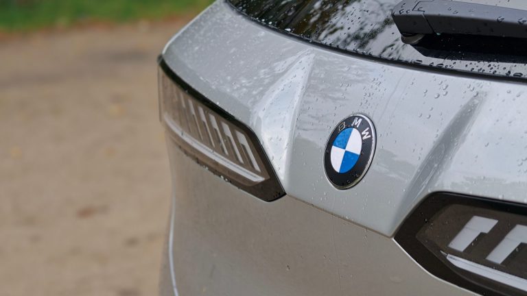 Afsløret under test: BMWs mest populære elbil fornyes