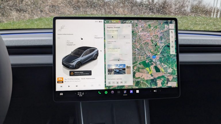Tesla løser skærmproblem: Gør den læsbar for alle