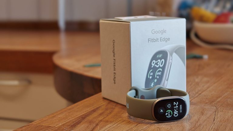 Test af Google Fitbit Edge – et dyrt og halvhjertet kompromis