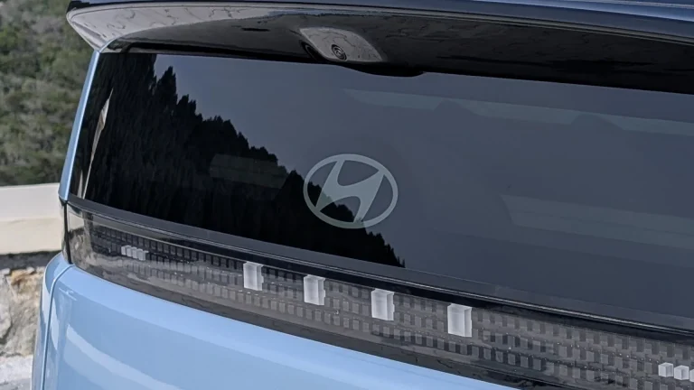 Hyundai teaser ny elbil – og den kan blive pivbillig