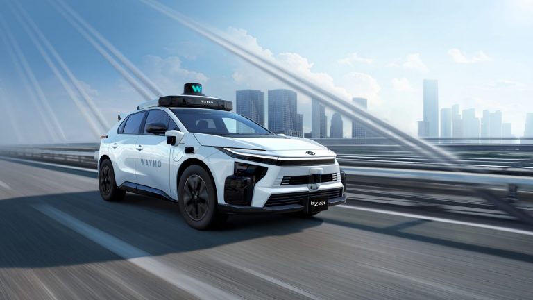 Toyota og Waymo går sammen: bZ4X bliver selvkørende